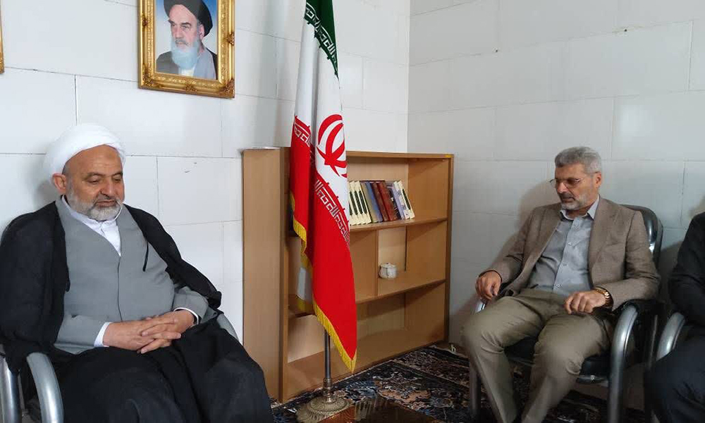 سفر مدیر کل کمیته امداد استان مرکزی به شهرستان شازند