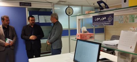بازدید مدیر کل کمیته امداد استان مرکزی  از مجتمع درمانی ونمایشگاه جهاد دانشگاهی